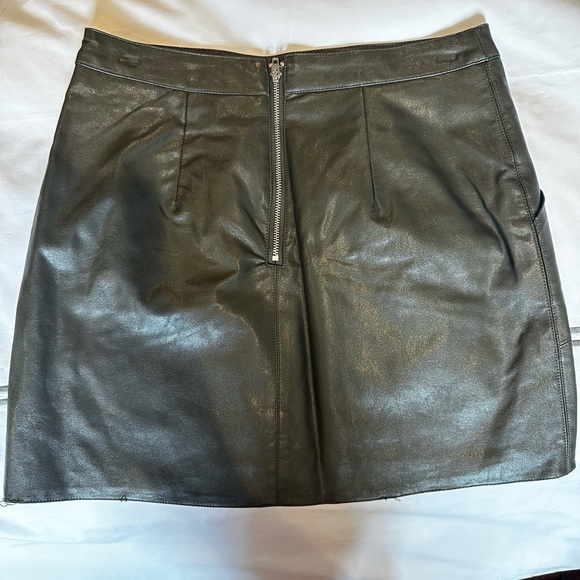 Olive green leather skirt - Picture 2 of 4